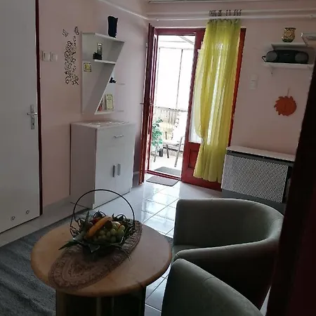 Roza Vendegszoba
