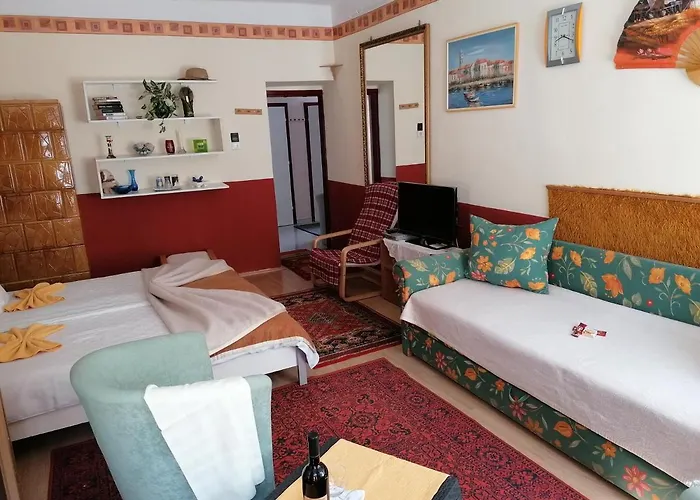 Roza Vendegszoba منزل للإقامة كيستاي